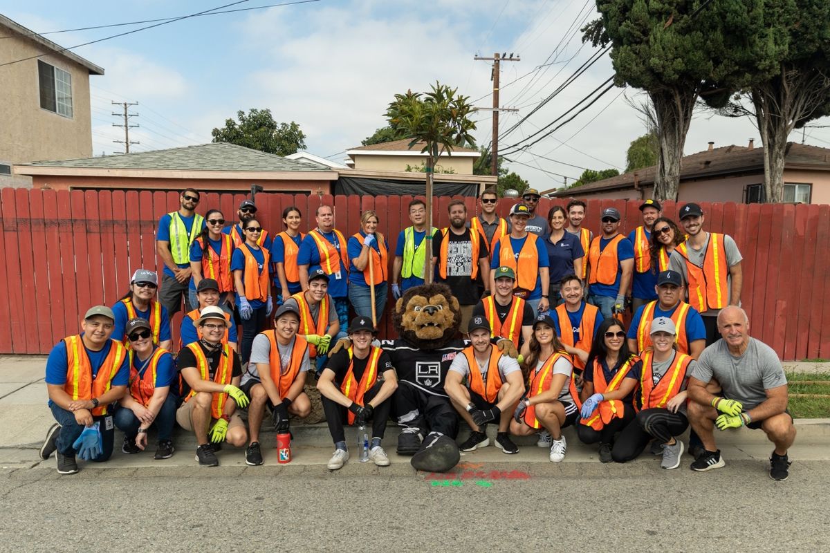 Volunteers from LA Kings, Southern California Gas Company, TreePeople and One Tree Planted worked alongside team mascot, Bailey, to plant 15 trees in residential neighborhoods to enhance shade equity in the underserved areas.