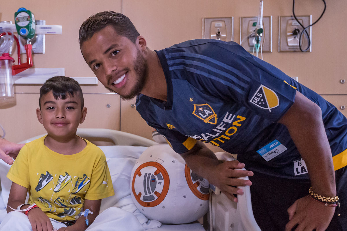 LA Galaxy forward Giovani dos Santos visits a patient at Children's Hospital Los Angeles during a team visit in 2016. Photo courtesy of Robert Mora.