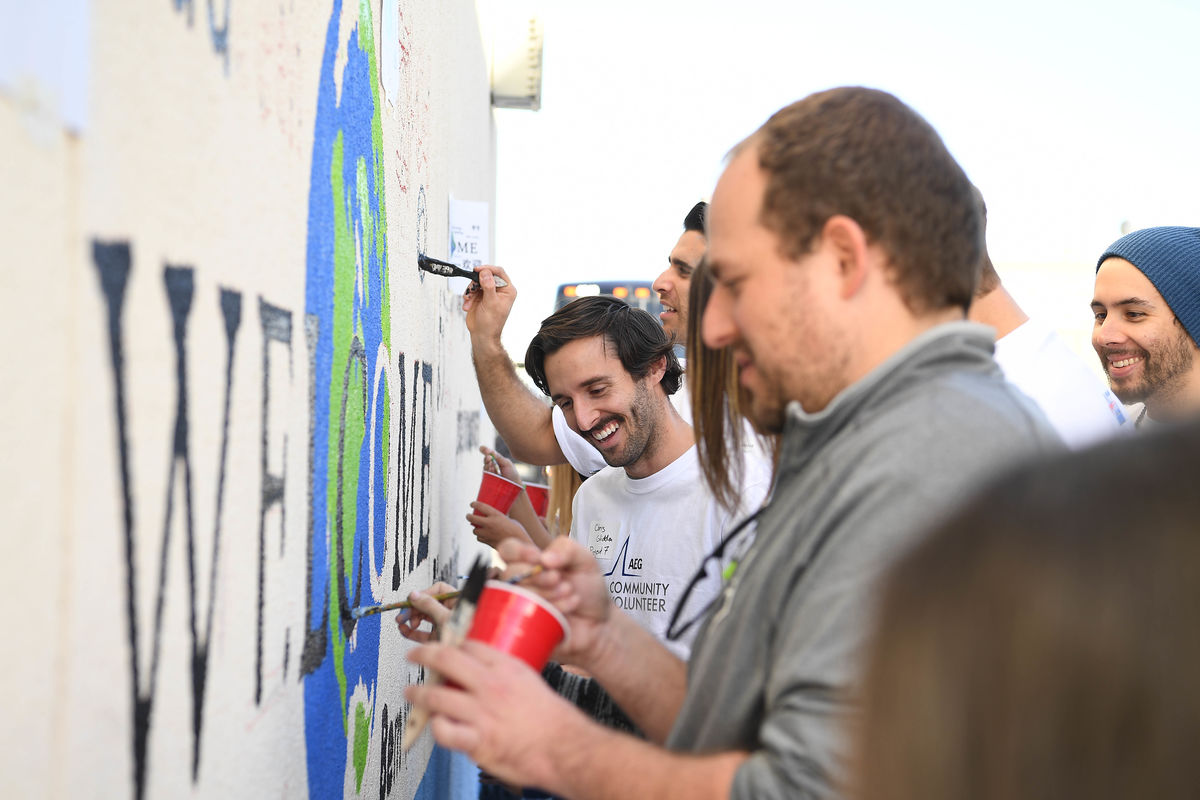 AEG employees paint a mural at Nevin Elementary in Los Angeles for AEG’s annual Service Day in conjunction with AEG’s charitable holiday initiative, Season of Giving. 