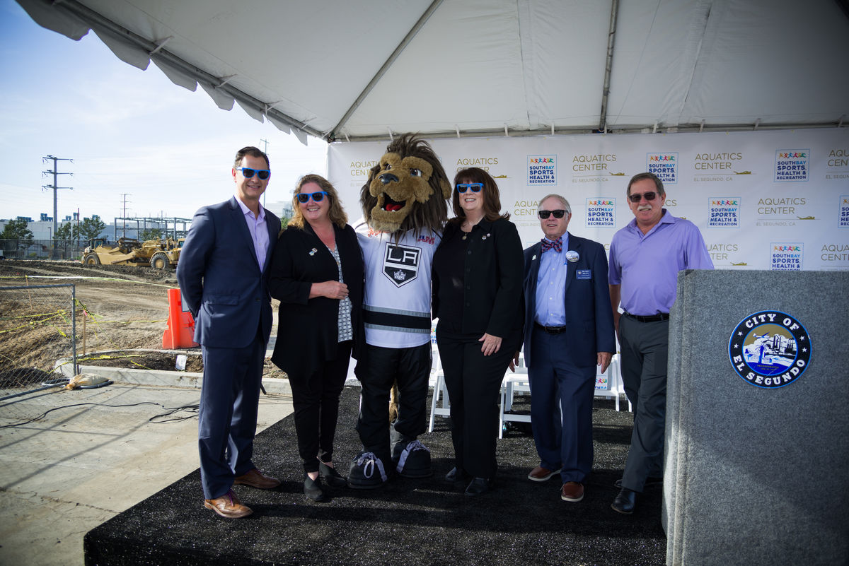 AEG’s Los Angeles Kings’ mascot, Bailey, celebrates the Kings’ donation of $150,000 toward the completion of the El Segundo Aquatics Center at the groundbreaking ceremony with (from left to right) El Segundo’s Mayor Pro Tem Drew Boyles, Council Member Carol Pirsztuk, Mayor Suzanne Fuentes, Council Member Don Brann and Council Member Michael Dugan.