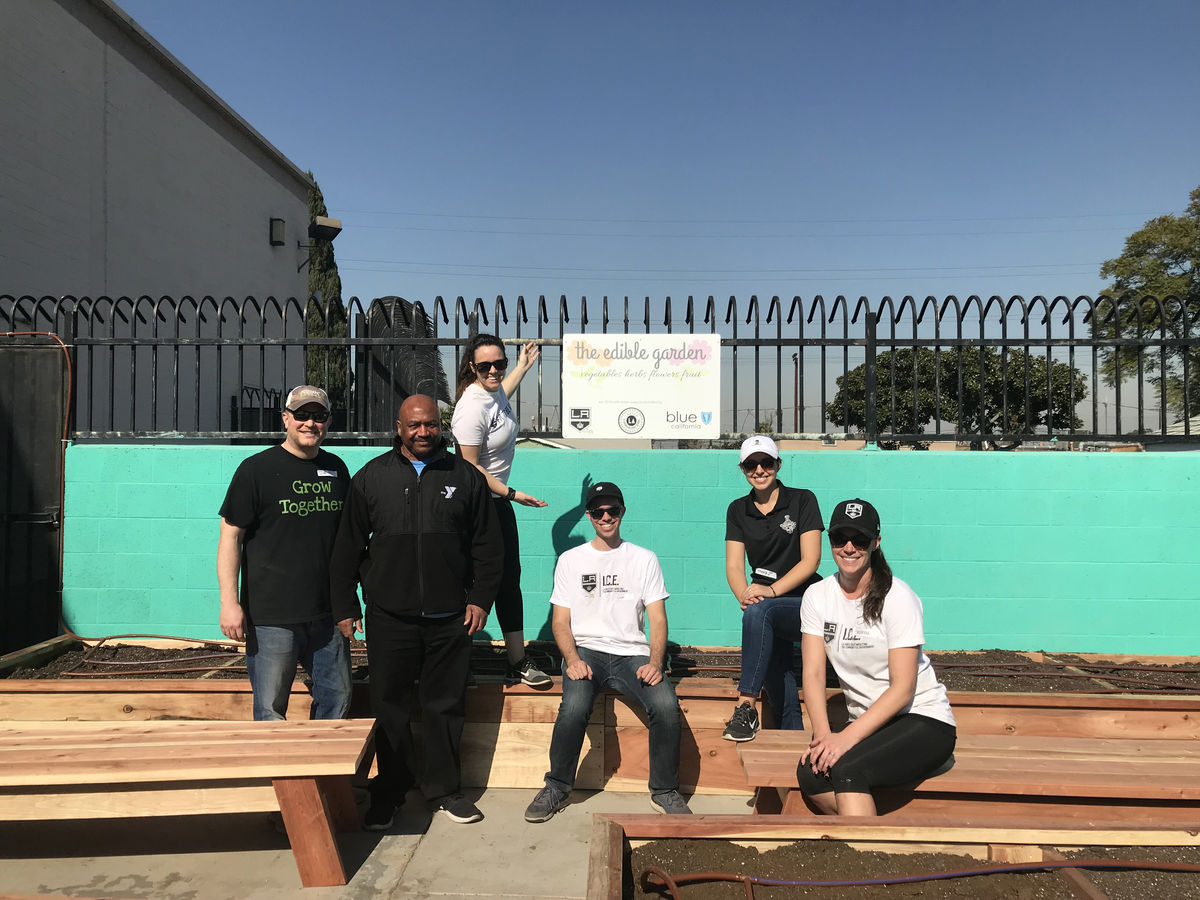 LA Kings and YMCA staff celebrate the completion of the edible garden build with a group photo at the Weingart YMCA Wellness & Aquatic Center on January 31, 2018.
