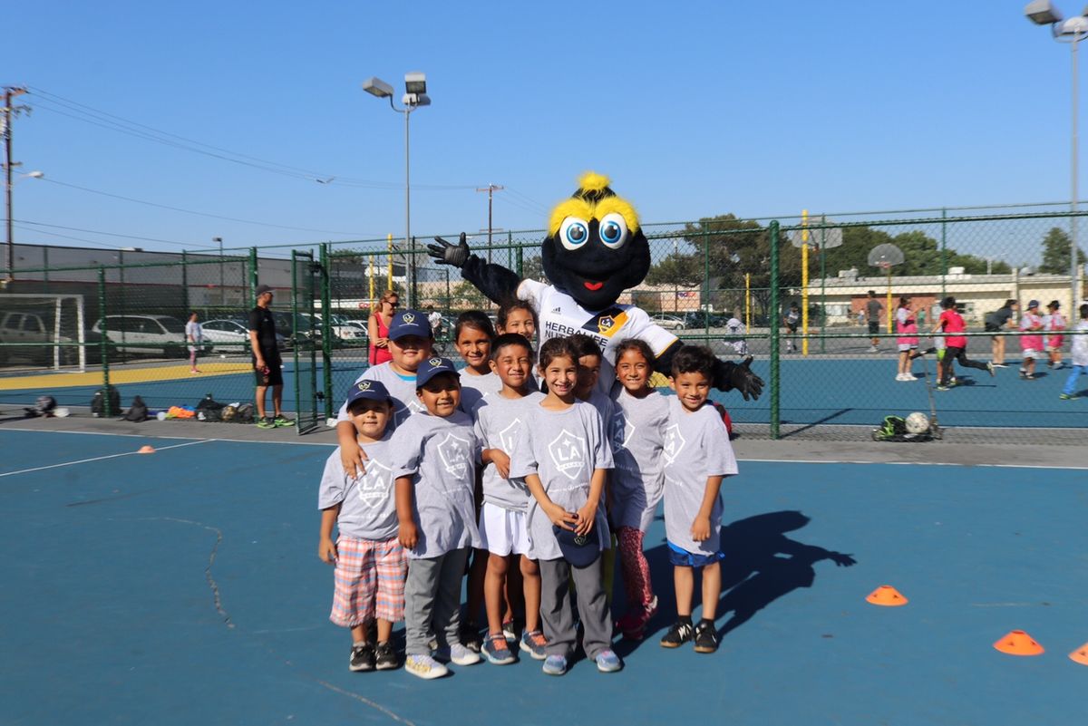 AEG’s LA Galaxy mascot Cozmo poses with children from the Los Angeles community during a free soccer clinic in conjunction with the Galaxy’s Community Clinic Series. The LA Galaxy will host an additional free soccer clinic on Saturday, Aug. 26.