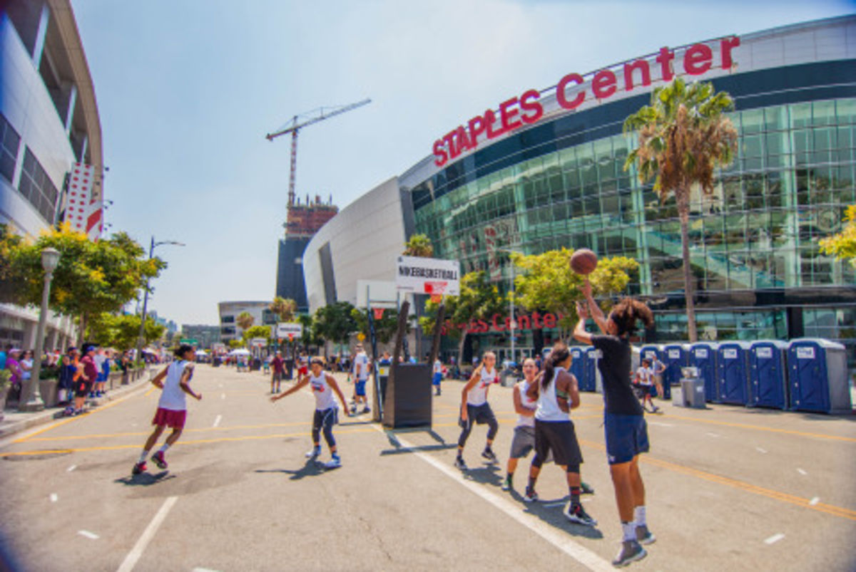 The Ninth Annual Nike Basketball 3ON3 Tournament presented by 24 Hour Fitness brings more than 1,500 teams to L.A. LIVE for California’s largest 3-on-3 street basketball tournament on August 4-6, 2017. 