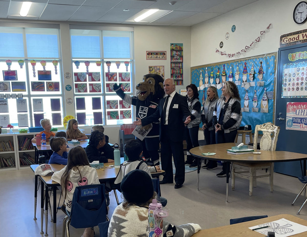 LA Kings Alumn and radio analyst Daryl Evans, the LA Kings Ice Crew and mascot Bailey joined students for Read Across America Day.