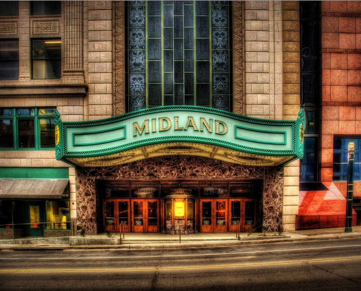 Exterior image of Arvest Bank Theatre at Midland
