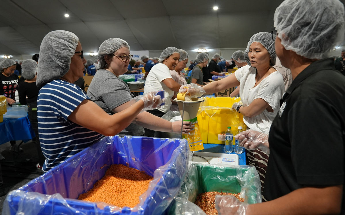 AEG volunteers pack meals for families in need on 9/11 Day.