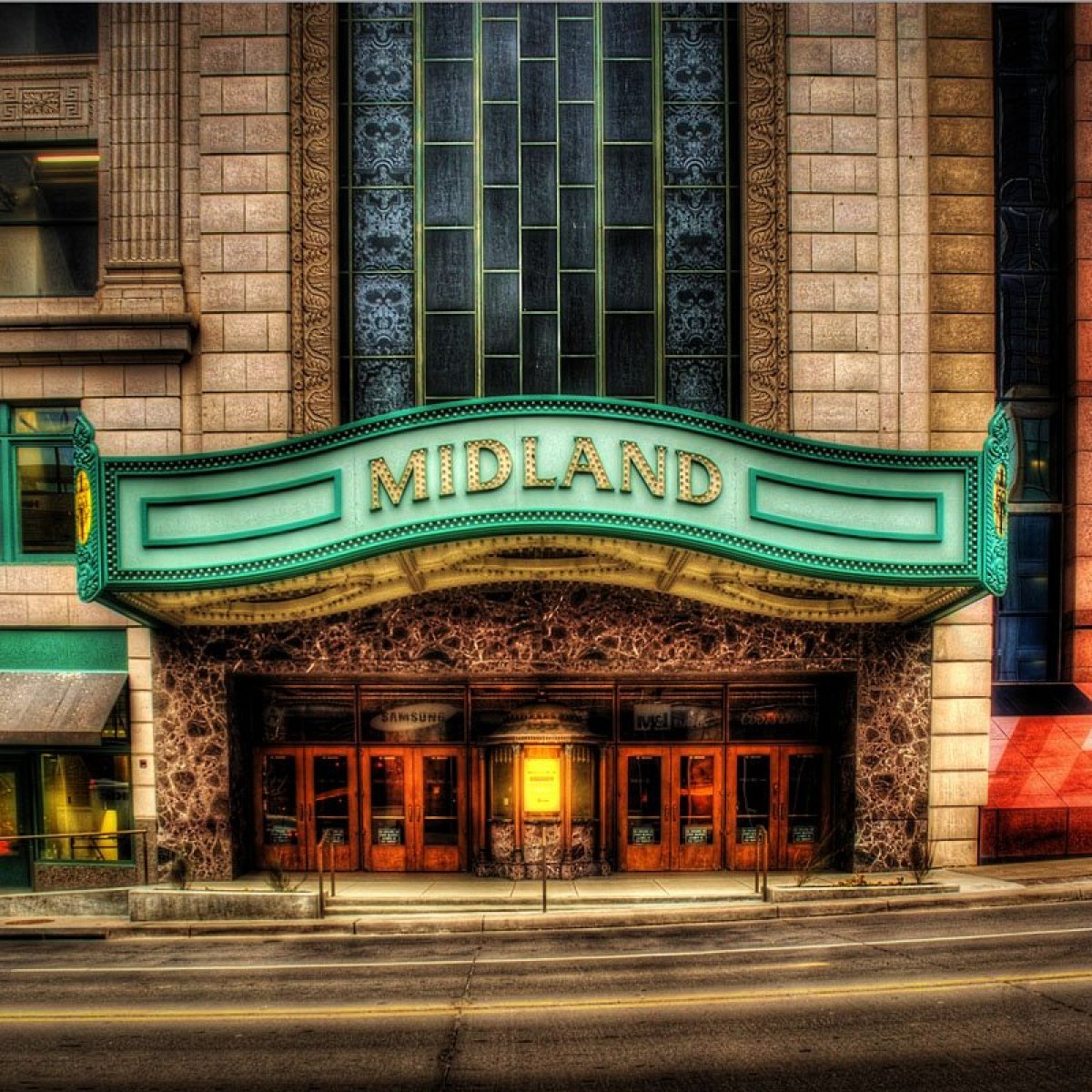 Exterior image of Arvest Bank Theatre at Midland 